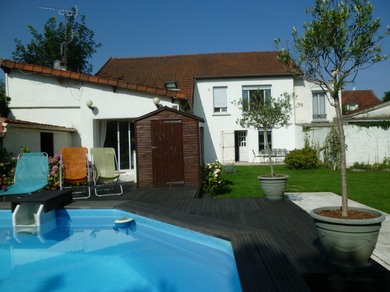 Grande maison avec jardin piscine et terrasses - Location ...