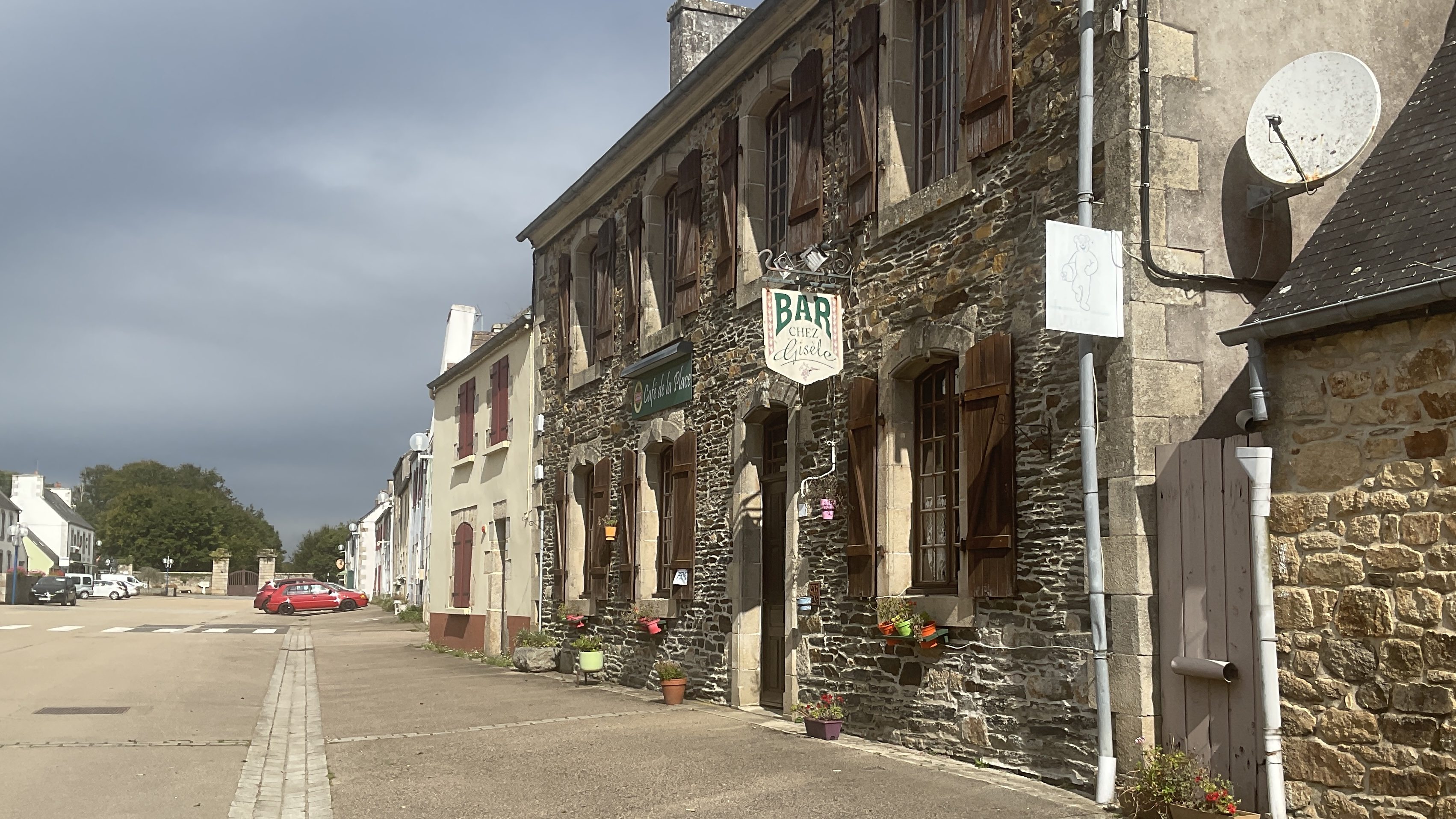 ancien Café de la place dans son jus