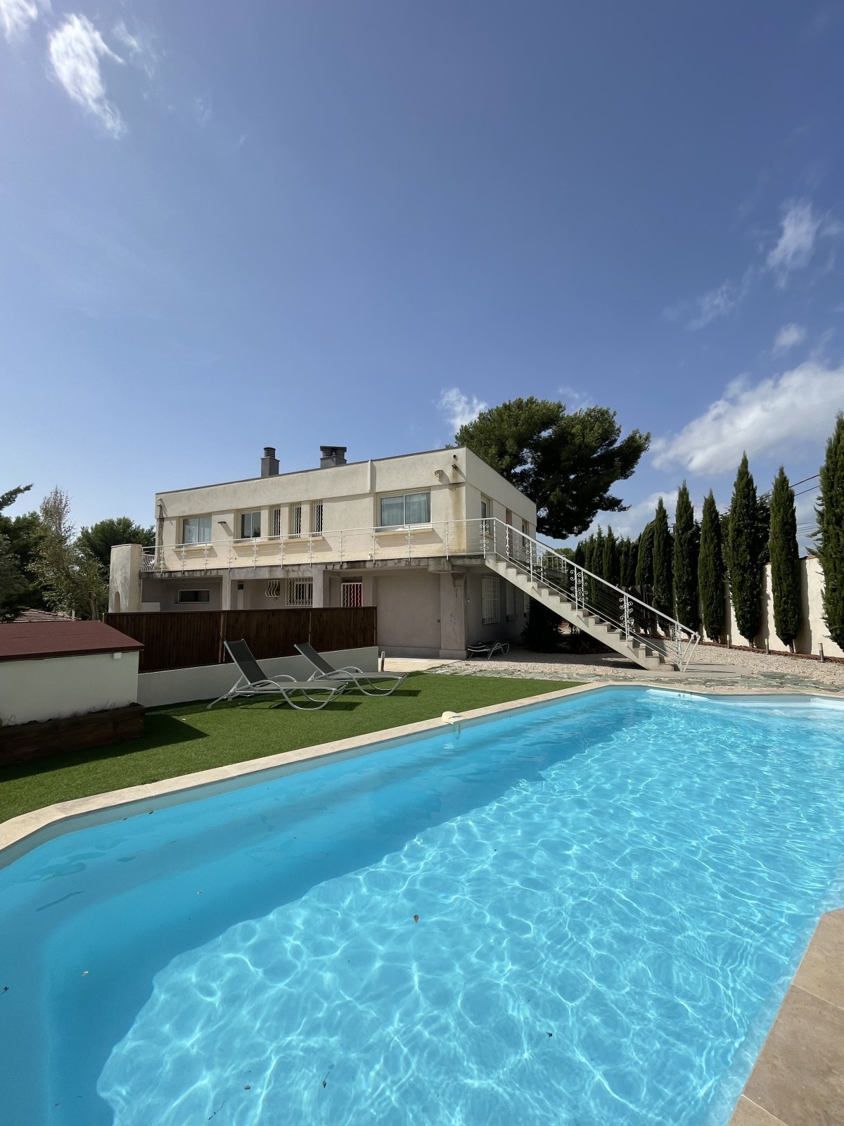 maison style Le Corbusier avec piscine à Marseille