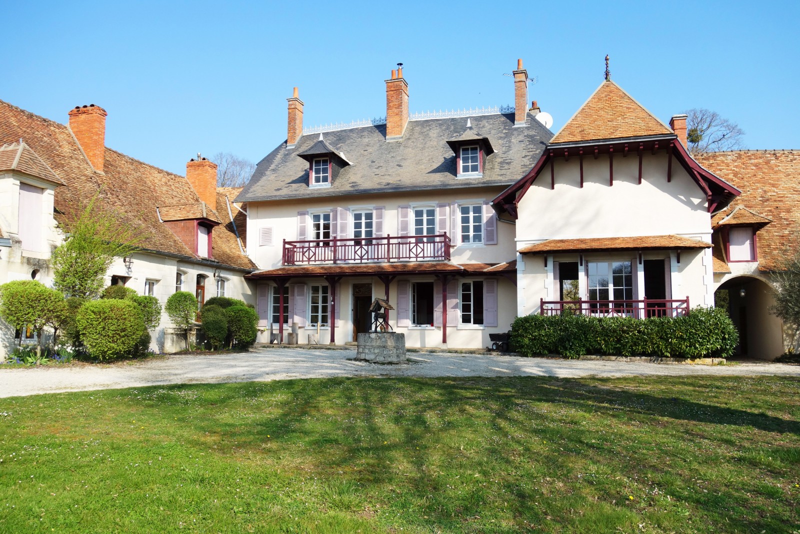 belle propriété sur les bords de Loire s'étendant sur un terrain arboré de 5 000 m²